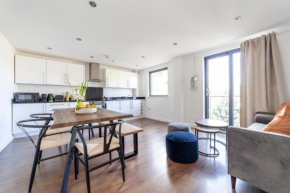 Modern 3 Bed & 3 Bathrooms Flat, Hackney Downs, London